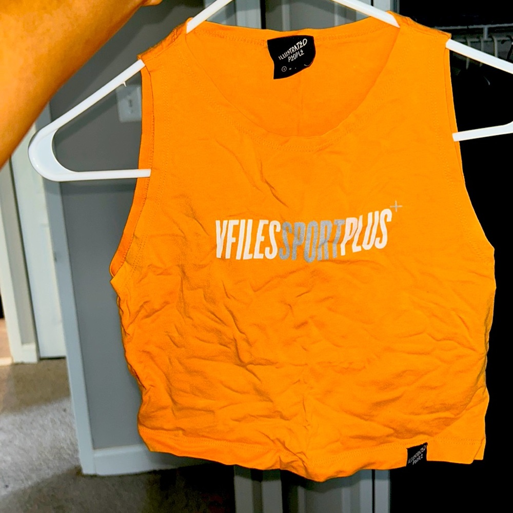 V files sports plus crop top
